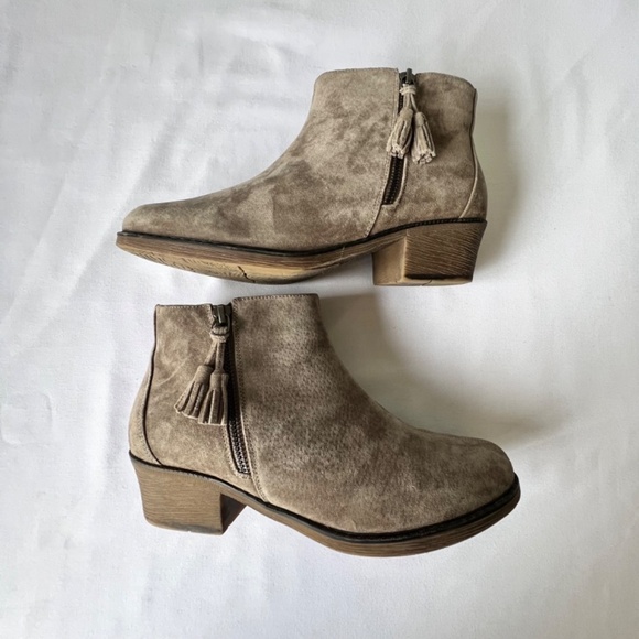 Propet Sz 9W gray suede side zipper heeled booties - Picture 2 of 11